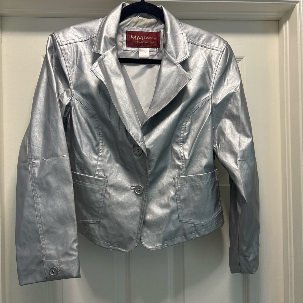 Futuristic Silver Suit Jacket with Reflective Sheen